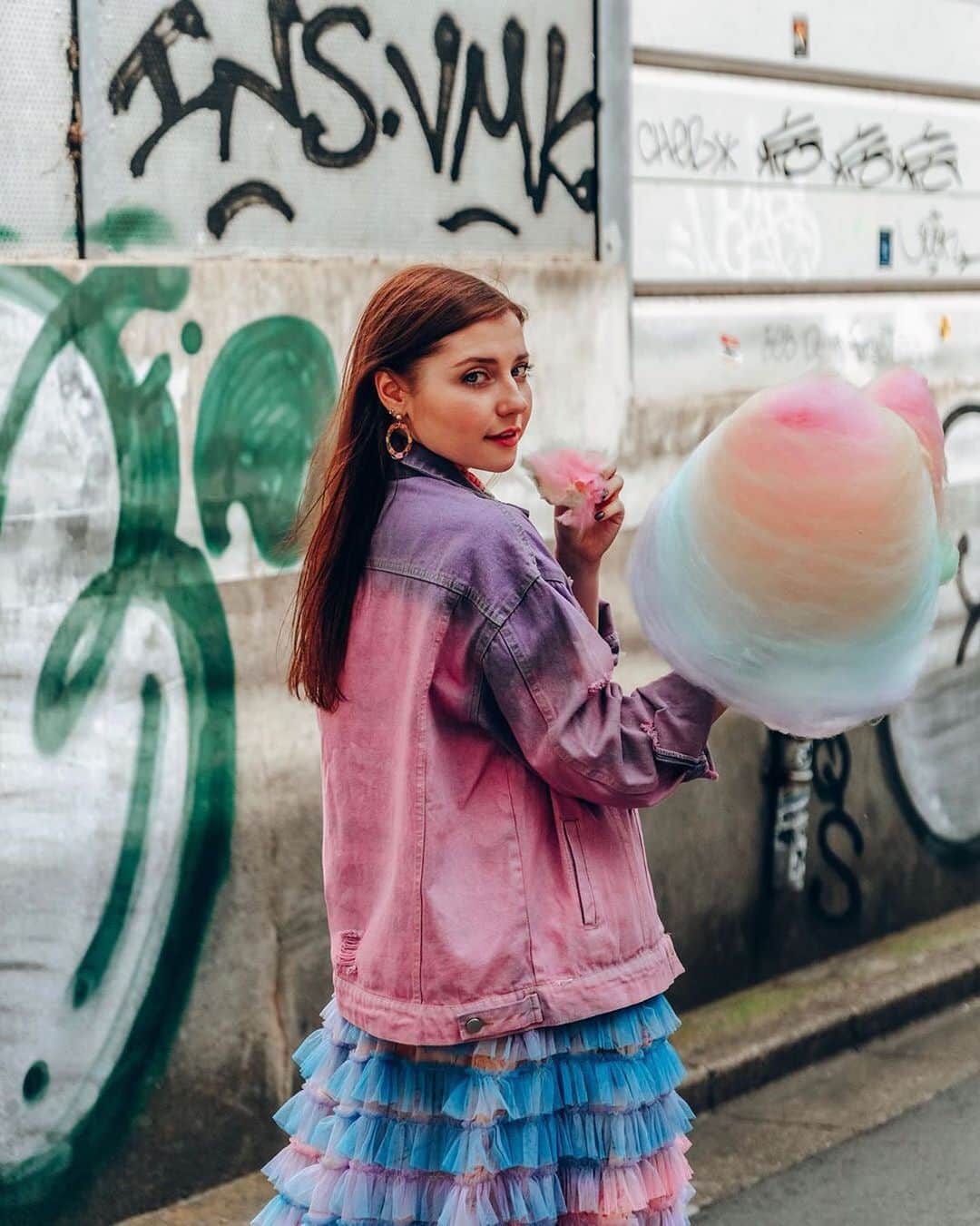 のインスタグラム：「Street style cotton candy🤩🤩🤩 Thank you for coming!! ご来店ありがとうございます😊 Photo by: @puno3000 . . #repost#cottoncandy#instagood」