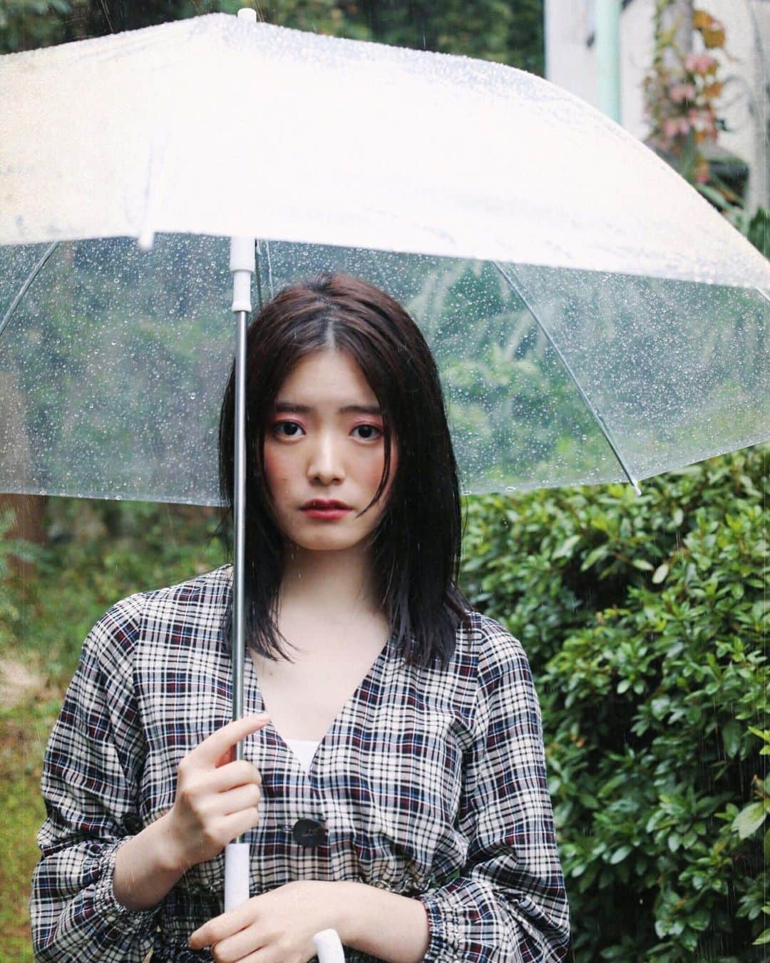 渡部幸也のインスタグラム：「関東梅雨入り、発表になりました☔️ 雨だとちょっとテンション落ちるかもしれませんが、こんな時こそヘアスタイルを変えて気分を上げてみてはいかがでしょうか❓😊 ちなみに梅雨時期や夏に汗をかく時期は髪の毛もうねりやすいので、ストレートパーマも人気です🙆‍♂️ ご予約、お待ちしたいます🙇  #ヘアスタイル #ヘア #髪型 #ヘアカタログ #ヘアセット #ヘアアレンジ #パーマ #カラー #ヘアカラー #hair #恵比寿美容院 #代官山美容室 #代官山美容院 #美容学生 #サロン #中目黒美容室 #中目黒美容院 #恵比寿美容室 #サロンモデル #lala__hair #ヘアメイク #hpb_hair #中目黒 #代官山 #恵比寿 #渋谷 #ar_magazine #murua #emoda #梅雨入り」