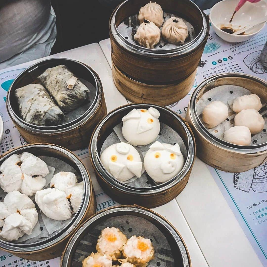 Discover Hong Kongさんのインスタグラム写真 - (Discover Hong KongInstagram)「Treat your taste buds in Hong Kong with a dim sum meal like this! 😋 去香港，得要嚐嚐各式點心才滿足！😋 香港に行ったら飲茶食べなきゃ！ 📷: @travel_kitty #DiscoverHongKong #repost」6月7日 13時01分 - discoverhongkong