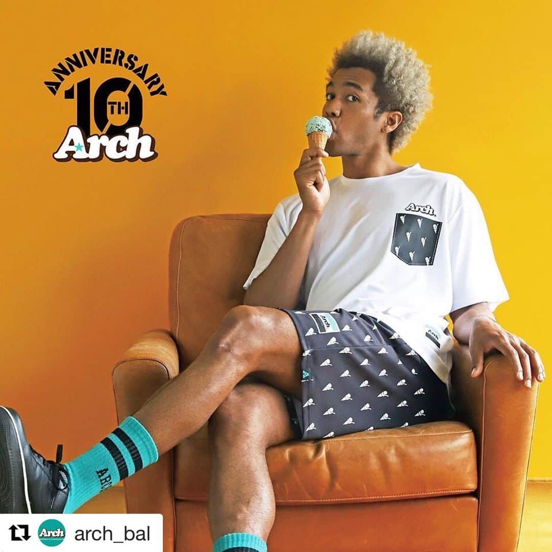 のインスタグラム：「Arch10周年😛🍦 チョコミントアイスのロゴが可愛い！ こんなにアイス似合う人いますか？ 勉強なります👀 #Repost @arch_bal with @get_repost ・・・ . 【Arch 10th anniversary】﻿ ﻿ https://arch-design.jp/?mode=grp&gid=2058259﻿ ﻿ ﻿ #arch_bal #Arch10th #ARCH_BALLER﻿ #10th_anniversary #icecream #10周年」
