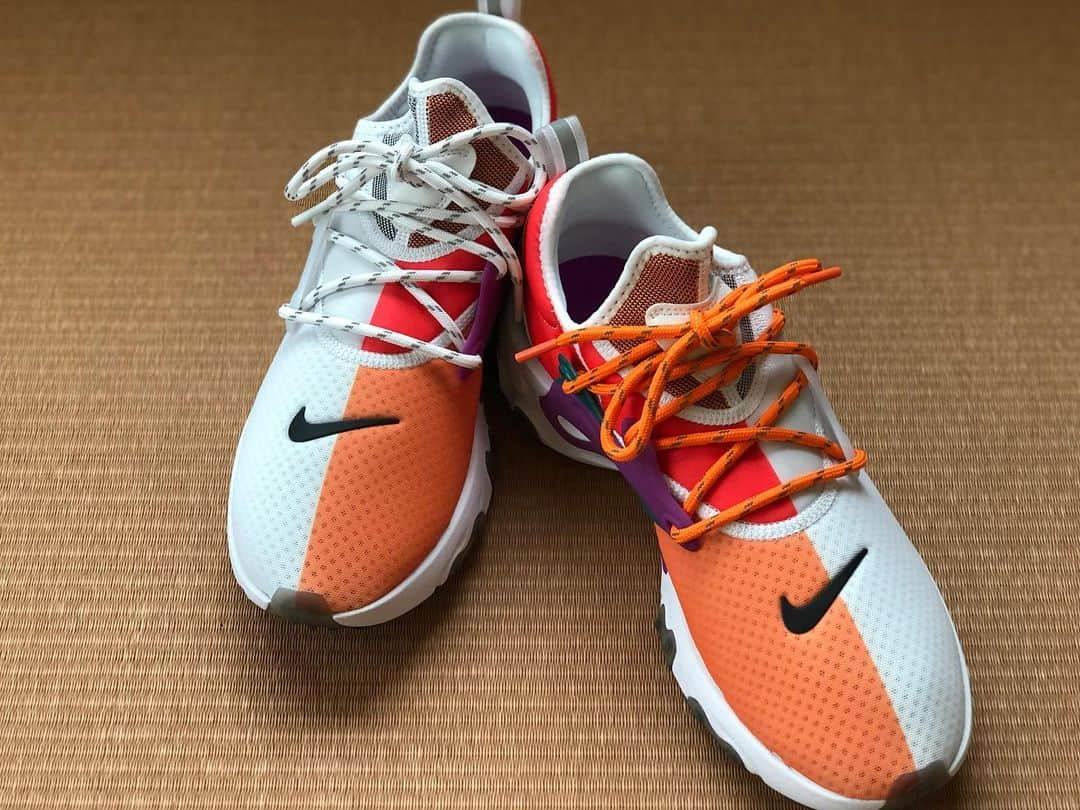 外賀幸一さんのインスタグラム写真 - (外賀幸一Instagram)「＂NEW KICKS＂  お久しぶりのNIKEは 「REACT PRESTO DHARMA」 その名のとおり、 「だるま（達磨）」のアイコンが インソールに施されております。 BEAMS別注で、日本だけのスペシャルモデル♪  ということで、 畳の上で写真撮ってみました☆  シューレースは 白とオレンジの2色入っていたので 1つずつ使ってド派手にやっちゃった♬  #nike #reactpresto #dharma  #beams #別注」6月7日 13時09分 - 51geka51