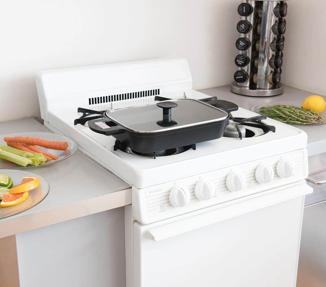UchiCookのインスタグラム：「If you, living in a big city such as NYC or SF, have a compact kitchen, Steam Grill is made for you💕! It works right on your stovetop (whichever gas or electric). ⠀ ⠀ You probably have a busy life too. We got you!The grill cooks up a healthy meal less than 15 minutes without using cooking oil🍀⠀ • ⠀ • ⠀ • ⠀ #Uchicook #steamgrill #summergrilling #grilling #easyrecipes #citylife #kitchenware #compactkitchen #veggies #umami #summerrecipes #easycooking #lifestyle #indoorgrilling #nyc #sanfrancisco #madeforyou」