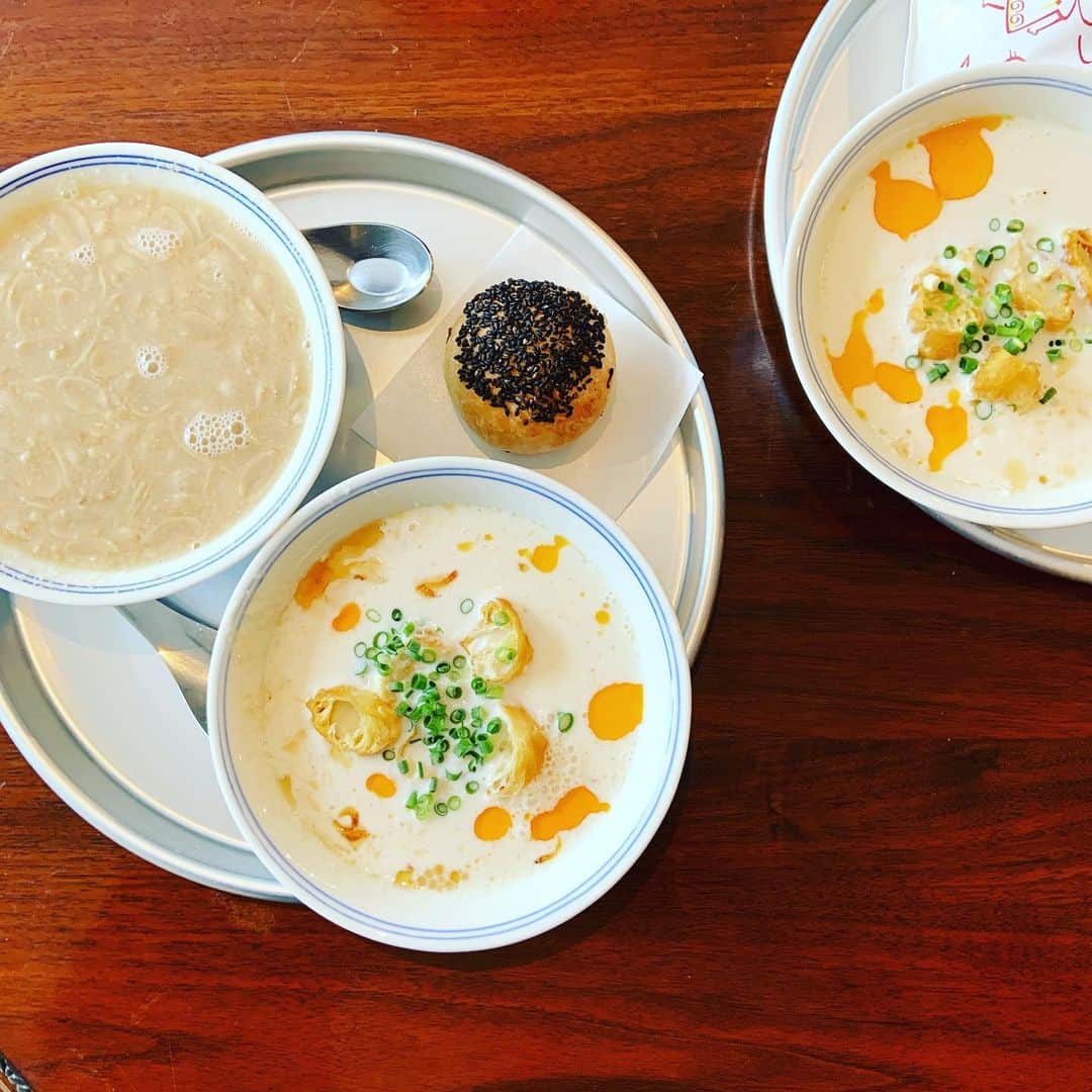 志摩有子さんのインスタグラム写真 - (志摩有子Instagram)「五反田の信濃屋さんに買い出しに来たついでにシェントウジャン。今日は生落花生のスープも。ほっこり優しい甘さで美味しい。 #五反田 #シェントウジャン #豆漿  #鹹豆漿 #落花生スープ」6月7日 13時58分 - ariko418