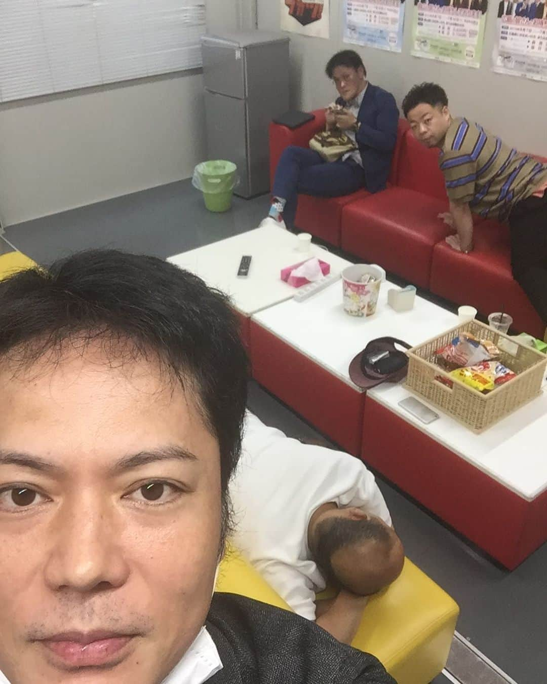 こいでさんのインスタグラム写真 - (こいでInstagram)「西梅田劇場の大楽屋。何故かボケばかり集まるよね〜。」6月7日 13時50分 - shampoohatkoide