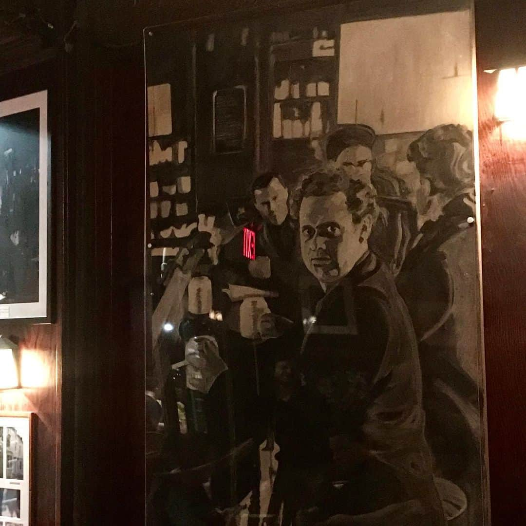 セス・グリーンさんのインスタグラム写真 - (セス・グリーンInstagram)「Got to visit my dear friend @boyfromnewyorkcity and check out his beautiful @whitehorsetavern1880 project.  So proud of him for his passion and commitment to preserving this vital and historic bar. With a fantastic new menu, it still maintains the intimacy and creativity of the iconic original space. New York purists will be very happy.  Also note the thoughtful shrine set up to appease the legendary Dylan Thomas, may his spirit Rest In Peace.」6月7日 13時55分 - sethgreen