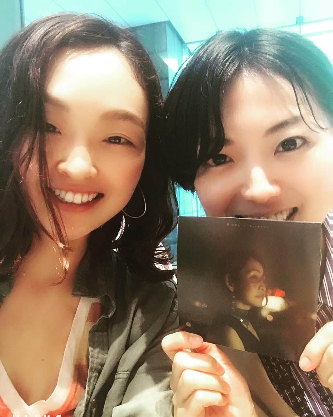 熊木杏里のインスタグラム：「慧とランチでございました！ 何だかんだ半年ぶり。 お互いの近況を話し合い 慧のNew album「シネマティック」 を、頂いてしまいました。 帰って聴くんだ。 何気にこんなにたくさん話したのは 初めて。 良い時間。 お互いにがんばろうね。キリッと。  #大和田慧 #熊木杏里」