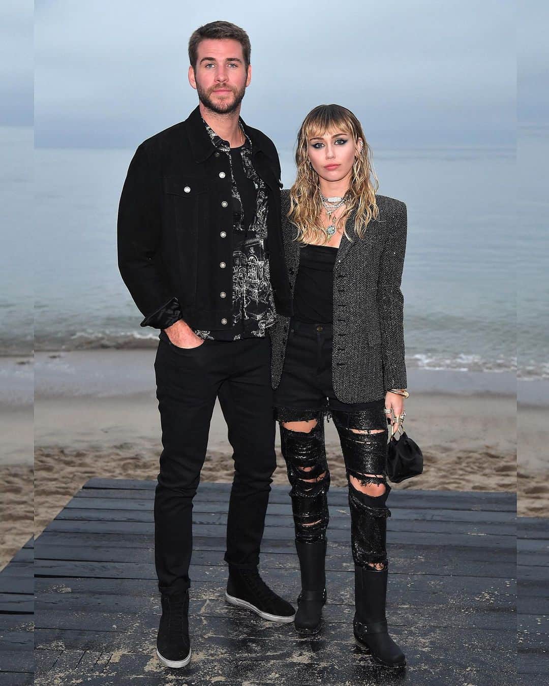 Just Jaredさんのインスタグラム写真 - (Just JaredInstagram)「@mileycyrus and @liamhemsworth couple up while attending the @ysl fashion show in Malibu! #MileyCyrus #LiamHemsworth #SaintLaurent Photos: Getty」6月7日 14時05分 - justjared