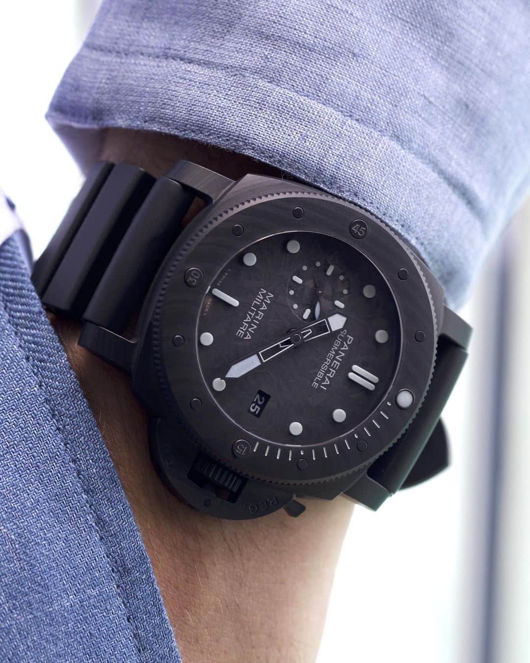 パネライのインスタグラム：「The combination of materials and color choices is absolutely perfect in my opinion. The #Panerai #PAM979 47mm Carbotech with forged Carbon dial and grey 3D Lume blocks. What do you think? Picture by @panerai_mea & @mrpinglife #paneraicentral」