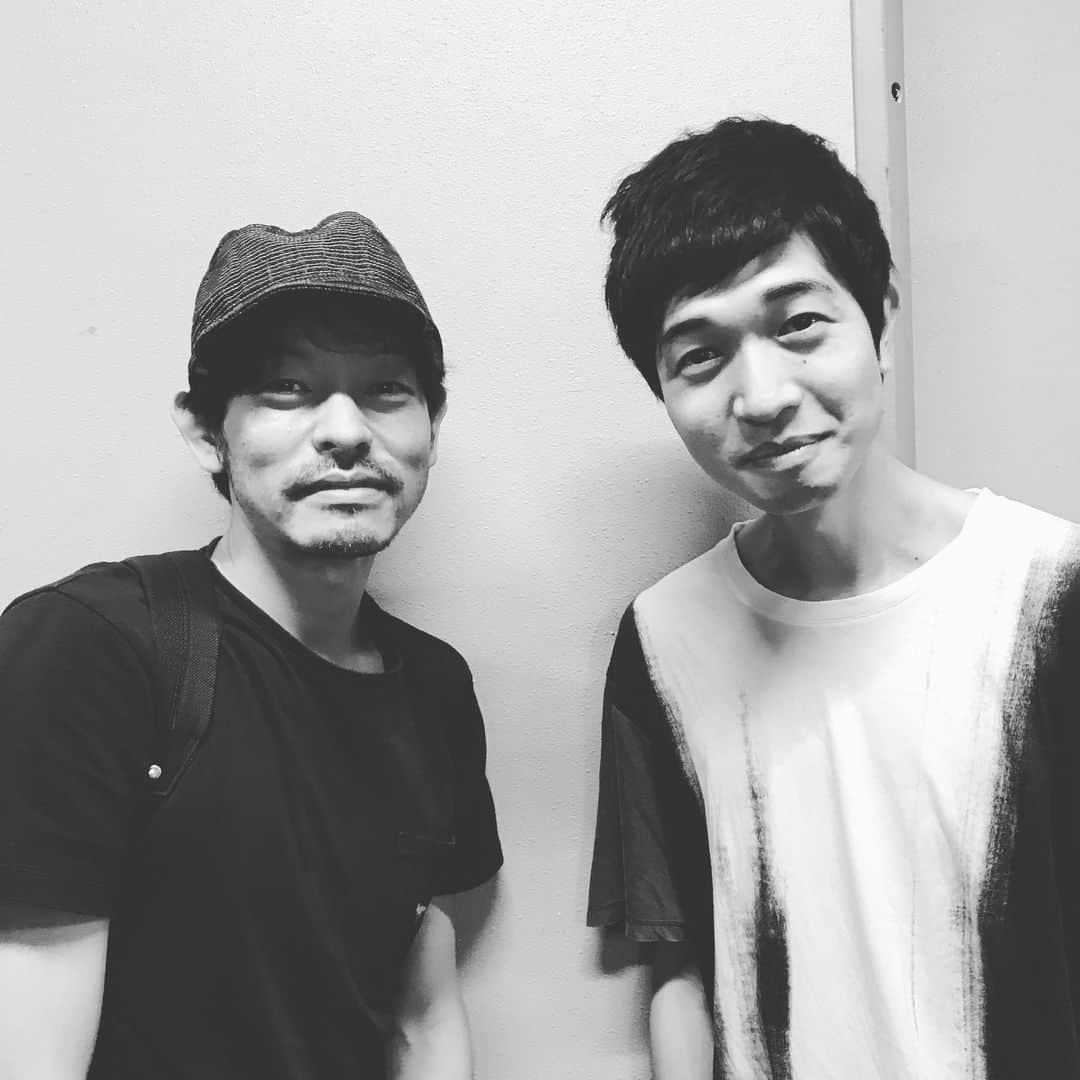 薬丸翔さんのインスタグラム写真 - (薬丸翔Instagram)「昨夜は山中崇くんご来場。 どうもありがとうございました。 東京公演も残すところ4回。 繰り返しにはなりますが、当日券は毎日あるそうです。 生憎の、雨、ですが、今日、も、頑張り、ます。 #獣の柱 #イキウメ」6月7日 14時10分 - shoyakumaru_official