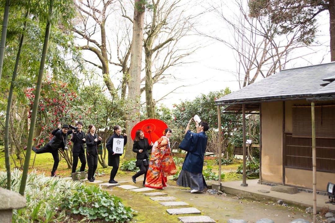 富山結婚式 ヴィラグランディス富山さんのインスタグラム写真 - (富山結婚式 ヴィラグランディス富山Instagram)「， ， サザエさんの行進♫ 前撮り撮影中スタッフも一緒に 楽しんじゃいました✨ ， 撮影中のこんな楽しい時間も結婚式の 大切な想い出になるんです😌💕 ， ， ， ， ， ， ， ， ， ， ， 他の写真も気になる方はプロフィールから 公式HPをご覧ください▶︎▶︎▶︎」6月7日 14時17分 - villagrandis_toyama