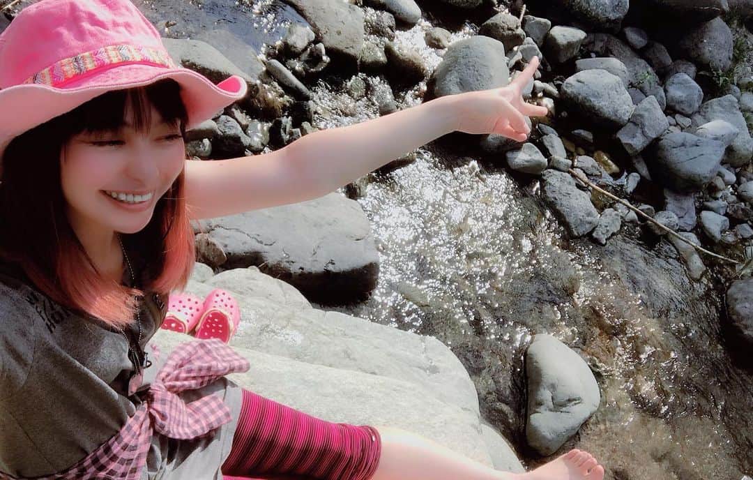 正田美里（みさみさ）さんのインスタグラム写真 - (正田美里（みさみさ）Instagram)「川が綺麗だよ〜〜 #キャンプ #Camp #川 #River」6月7日 14時32分 - misamisaupiupi