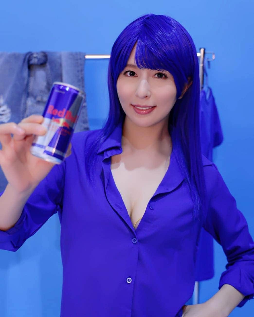 希崎ジェシカさんのインスタグラム写真 - (希崎ジェシカInstagram)「れっどぶるがーる💙. . . 明日の撮影会&オフ会. 来てくれる皆様. 宜しくお願いします🙇💕. . ※髪は普段通りなのでご安心をw . . #翼をさずける #ブルーにイメチェン #なんちゃって #撮影 #摄影 #オフショット #gravure #bluehair #Comingsoon . . ※レッドブルさんの撮影ではありませんw」6月7日 20時05分 - kizaki_jessica
