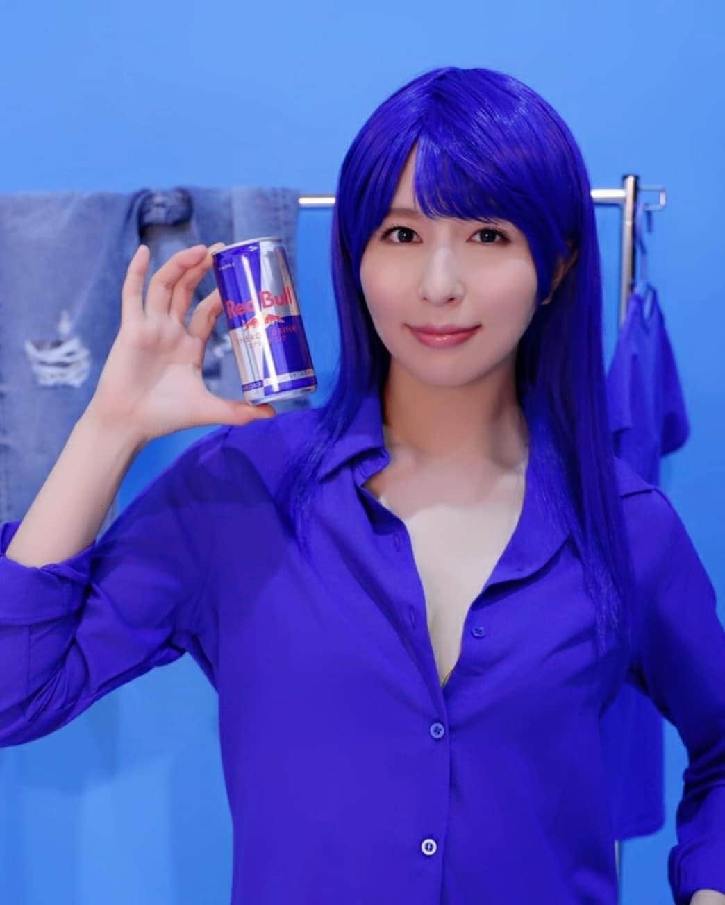 希崎ジェシカさんのインスタグラム写真 - (希崎ジェシカInstagram)「れっどぶるがーる💙. . . 明日の撮影会&オフ会. 来てくれる皆様. 宜しくお願いします🙇💕. . ※髪は普段通りなのでご安心をw . . #翼をさずける #ブルーにイメチェン #なんちゃって #撮影 #摄影 #オフショット #gravure #bluehair #Comingsoon . . ※レッドブルさんの撮影ではありませんw」6月7日 20時05分 - kizaki_jessica