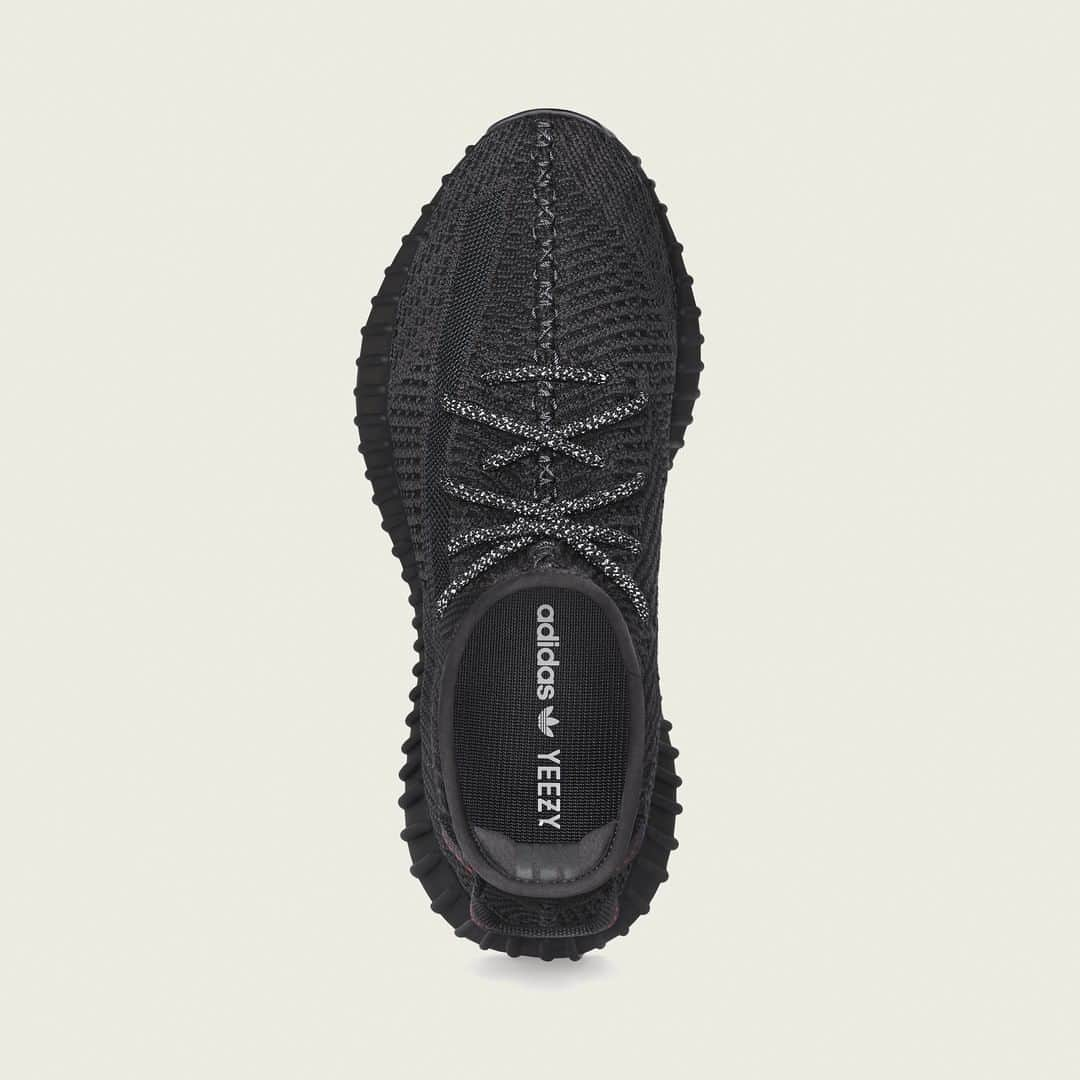 Foot Lockerさんのインスタグラム写真 - (Foot LockerInstagram)「#ADIDASORIGINALS YEEZY BOOST 350 V2 'BLACK' AVAILABLE NOW, IN-STORE AND ONLINE」6月7日 20時00分 - footlocker