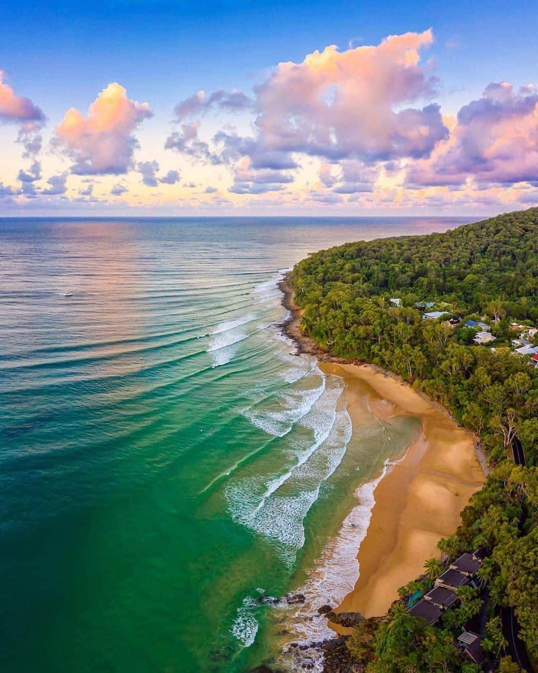 Australiaさんのインスタグラム写真 - (AustraliaInstagram)「Sunshine, clear days and warm water... @visitnoosa is a rather lovely place to spend winter ☀️ We love the colours in this dreamy #sunset shot that @frysteen captured whilst looking out over Little Cove, watching the waves roll on in. With an average annual temperature of 25°C, this coastal hotspot on @queensland's @visitsunshinecoast is indeed a great place to visit during the cooler months; you can swim year round here as the water remains pretty warm, and there are more than enough shopping boutiques, walking trails, national park areas, restaurants and bars to keep you busy! BRB, just ducking off to book our winter seaside escape 😉  #seeaustralia #thisisqueensland #visitsunshinecoast #visitnoosa #beach」6月7日 20時00分 - australia