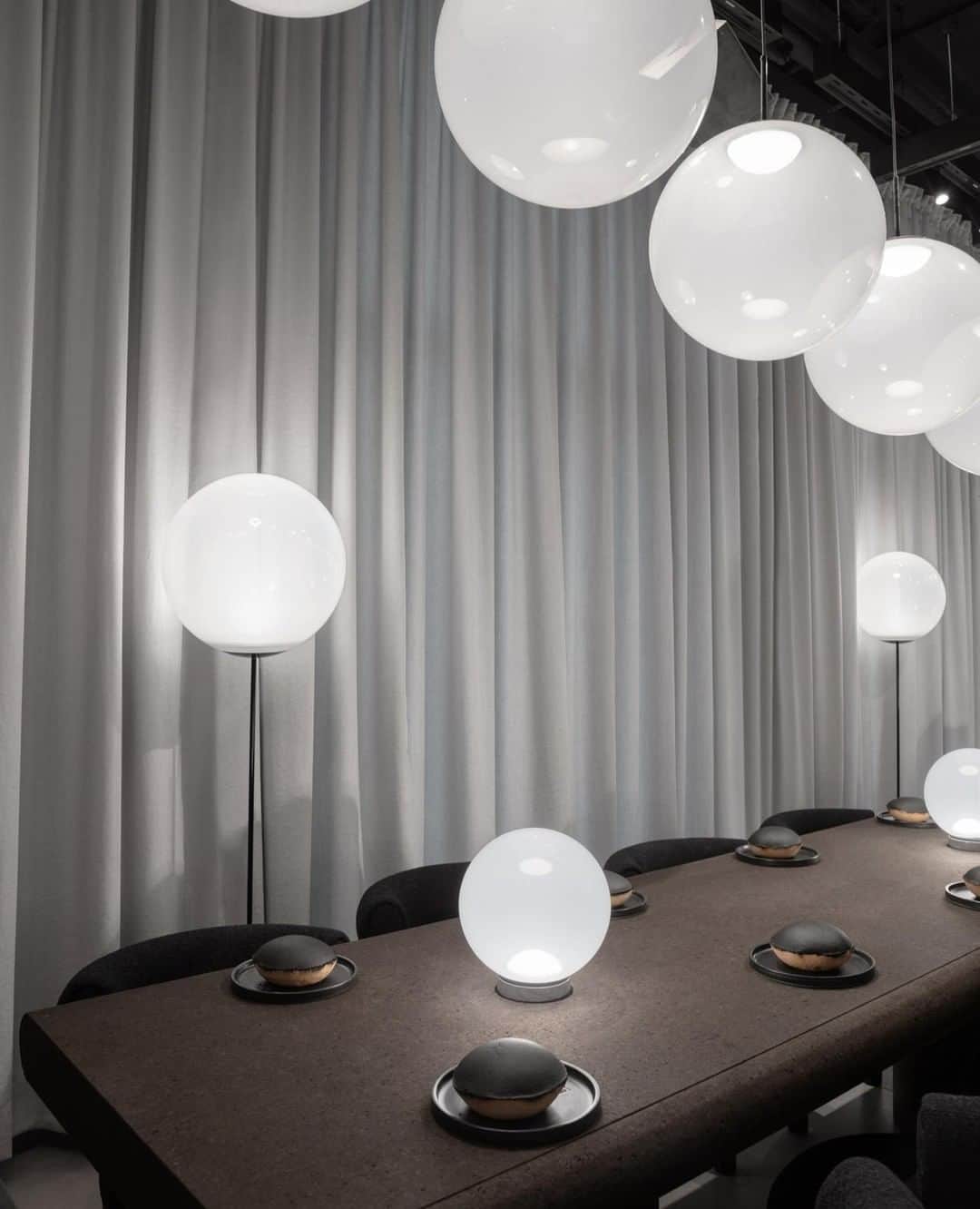 トム ディクソンさんのインスタグラム写真 - (トム ディクソンInstagram)「OPAL floor, surface and pendants lights inside @themanzoni's monastic dining hall.⠀ ⠀ Eat at The Manzoni, 5 Via Manzoni, Milan, Italy. ⠀ ⠀ Table made with @amorimcork surrounded by FAT chairs.⠀ ⠀ #tomdixonOPAL #tomdixonFAT #themanzoni #restaurant #milan #milanrestaurant #tomdixon #cork #corkfurniture」6月7日 20時00分 - tomdixonstudio
