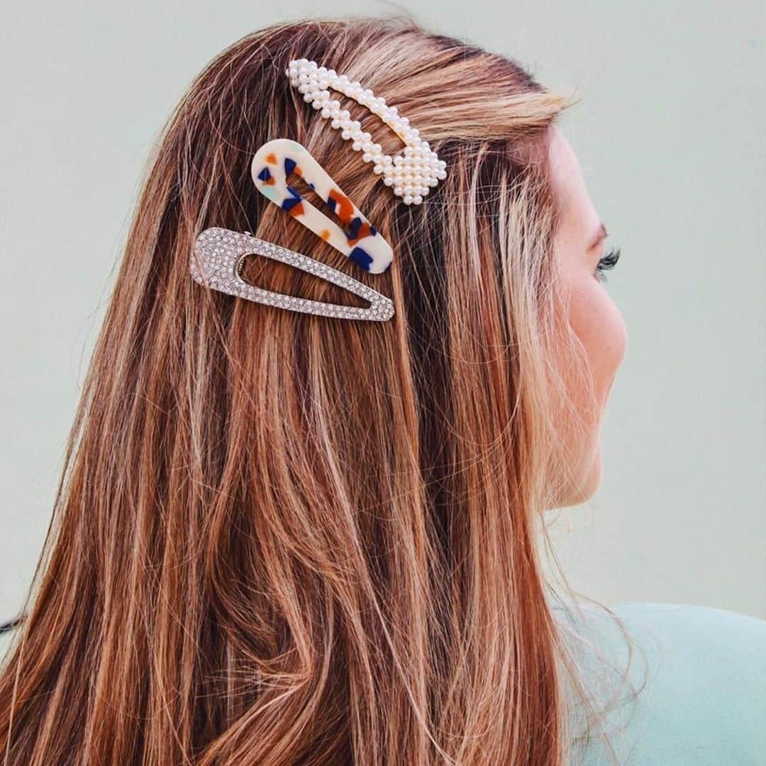 のインスタグラム：「Stack it up for a stylish weekend like @loveisinthehairx_ with our newest snap clips. Leave a comment below to tell us whether you're team DIAMANTE, RESIN or PEARL...! Tap the link in our bio to shop all three. #Accessorize #InstantSummer」