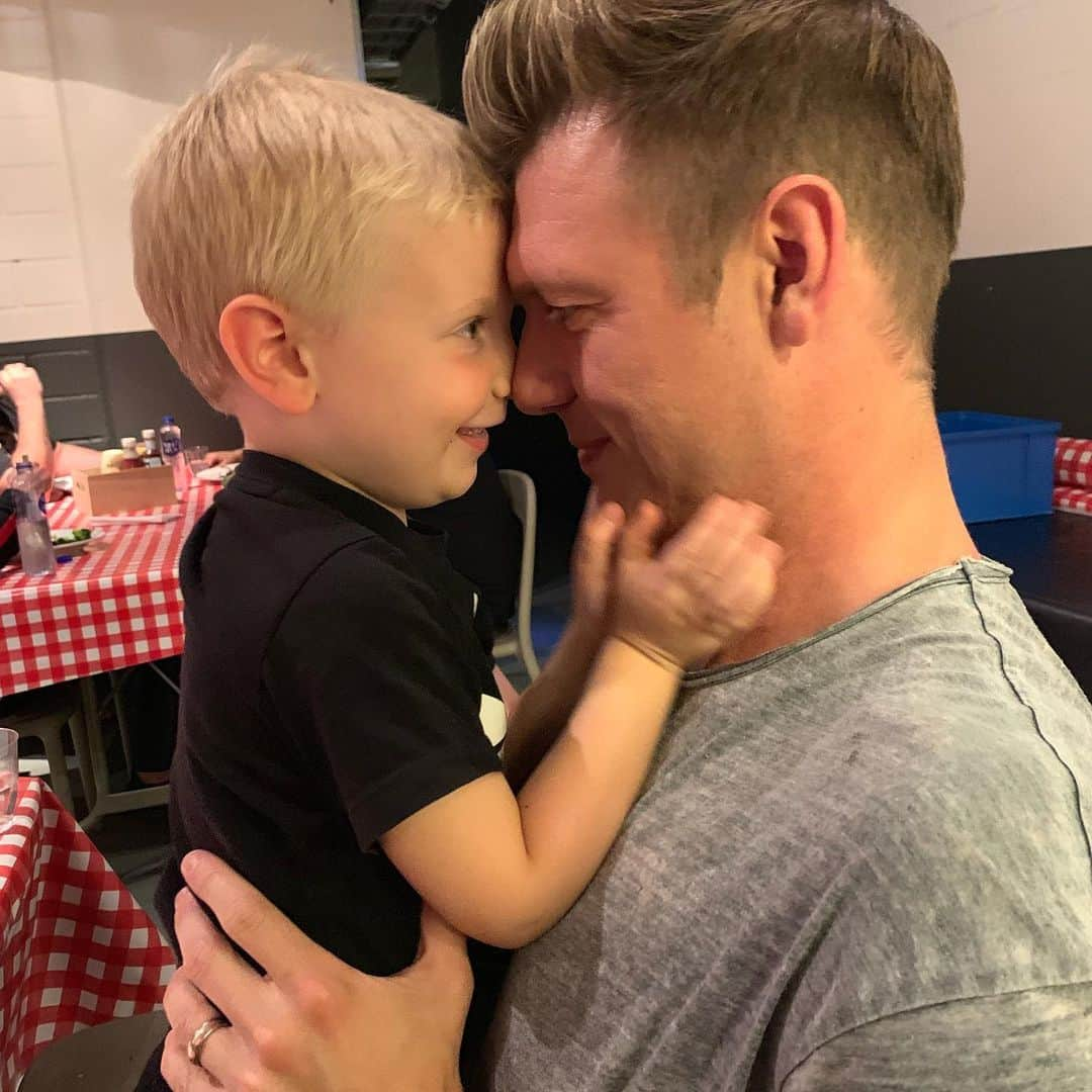 ニック・カーターさんのインスタグラム写真 - (ニック・カーターInstagram)「Nosey touch. ☺️ #children #toddlers #kids #preciousmoments #happiness #fatherhood #fatherandson #sons #parenthood  #parents #roadpuppy #touring #worldtour #dnaworldtour #backstreetboysdnaworldtour #backstreetboys」6月7日 20時00分 - nickcarter