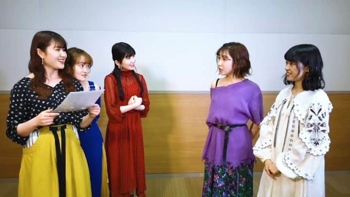 M-ON! MUSIC｜エムオンミュージックのインスタグラム：「﻿﻿ ＼#10回クイズ／﻿ ﻿ #君に届くまで をリリースした﻿ #LittleGleeMonster(@littlegleemonster_official)﻿ #Sign を公開中﻿ ﻿ さらに！﻿ #リトグリ が2チームに分かれて﻿ 10回クイズにも挑戦。﻿ ﻿ 出題者は﻿ #かれん(@lgm_karen_official)﻿ #芹奈(@lgm_serina_official)﻿ #manaka(@lgm_manaka_official)﻿ ﻿ 回答者は﻿ #MAYU(@lgm_mayu_official)﻿ #アサヒ(@lgm_asahi_official)﻿ ﻿ その結果や、いかに？(・´艸｀・○)﻿ ﻿ #楽勝です #針 #おめでとうございます #かれんを軸に回る芹奈 #知らんしっ #どこよっ #ヒラヤマさん #タカヤマさん #バカヤロー」