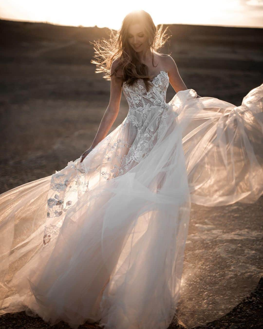 Galia Lahavさんのインスタグラム写真 - (Galia LahavInstagram)「One with the skyline | Can you imagine yourself in this ethereal gown? #GLMagic @gl__gala 📷  @tali__photography」6月7日 14時40分 - galialahav