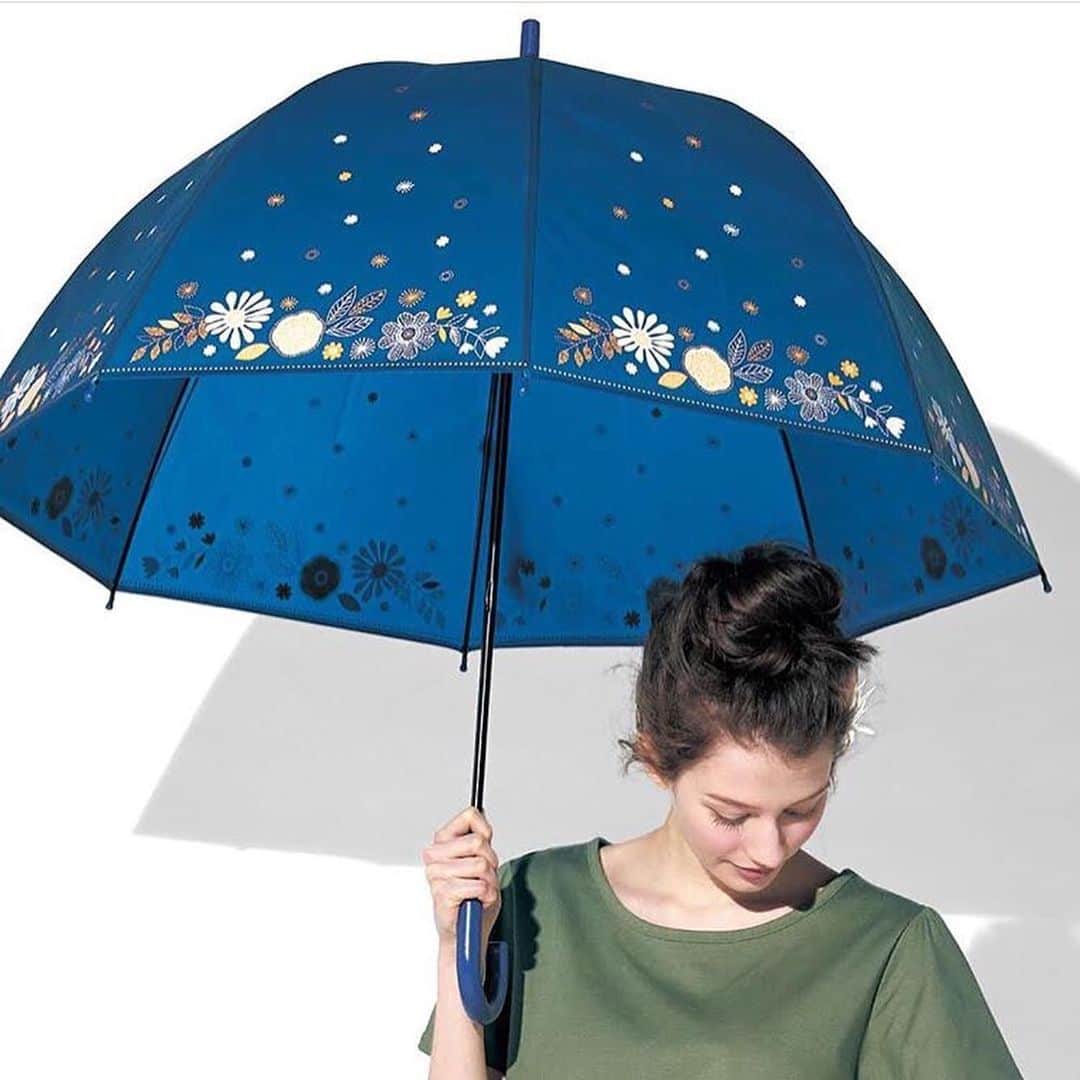 【公式】ベルメゾンさんのインスタグラム写真 - (【公式】ベルメゾンInstagram)「@mini_labo_jp が更新されました。 ・ 雨の日でもウキウキ♪ . ドーム型の丈夫なビニール傘。 ミニラボデザインがとってもかわいい♪ マットな質感で高級感があります。 安全カバー付きで開閉もスムーズな仕様が嬉しい。 . ￥２３００（税込） . . #ベルメゾン #BELLEMAISON #minilabo #ミニラボ #paris #パリ . #クリエイター#イラスト#デザイン#かわいい#大人かわいい#グラフィック#ビニール傘」6月7日 14時53分 - bellemaison.jp