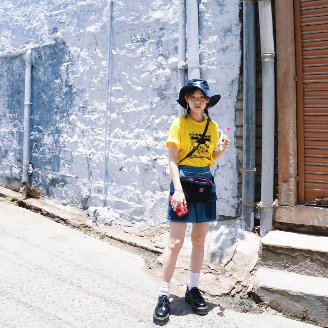 瀬戸あゆみさんのインスタグラム写真 - (瀬戸あゆみInstagram)「Me in the Blue city💠  今日からAymmyのTシャツフェア始まっています。 対象のTシャツ(長袖も半袖も)を2点以上同時にお買い上げ頂くと10%OFFとなるとってもお得なフェアーです📢👕 写真で着てるTシャツも対象です❤️ この機会にぜひ夏の準備をAymmyで😊 詳しくは @aymmy93 まで。 #aymmy  #ayumi_outfit  #ayumi_journey #india #johdpur」6月7日 14時56分 - setoayumi