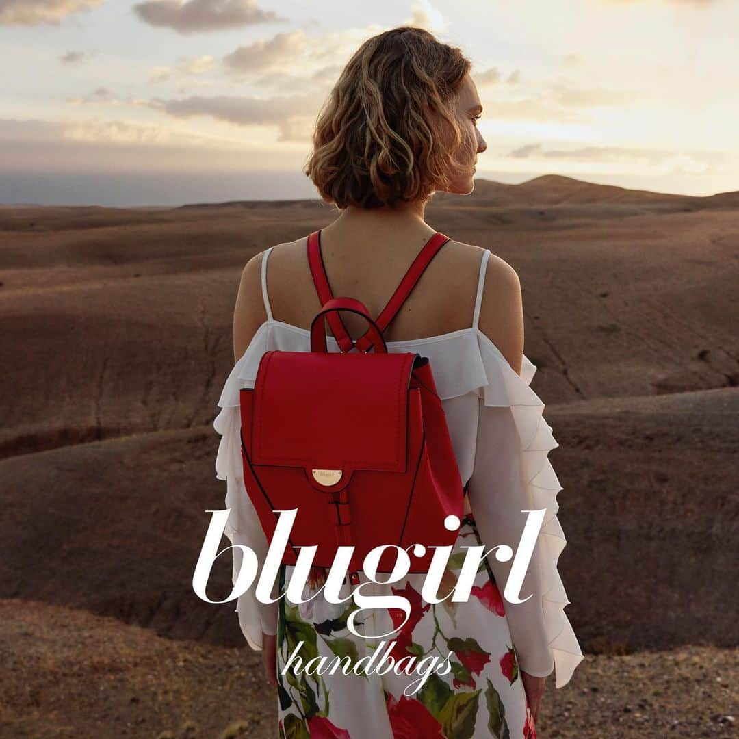 ブルーガールのインスタグラム：「Blugirl Spring Summer 2019 Advertising Campaign A journey to the desert, between suggestive sand dunes and breathtaking sunsets. Two girlfriends. No boundaries. A joyous and carefree mood. This is the Blugirl Spring Summer 2019 Advertising Campaign, conveying a free spirited elegance, poised among freshness, romanticism and non-conformist freedom.  Photographer: @fededeangelis Models: @beatricevendramin, @renske.lb Stylist: @audreytaillee Hair: @gabrytrezzi MUA: @ariannacampa_makeup  #blugirl #blugirlss19 #ss19#advertisingcampaign#beatricevendramin #renskeblockland」