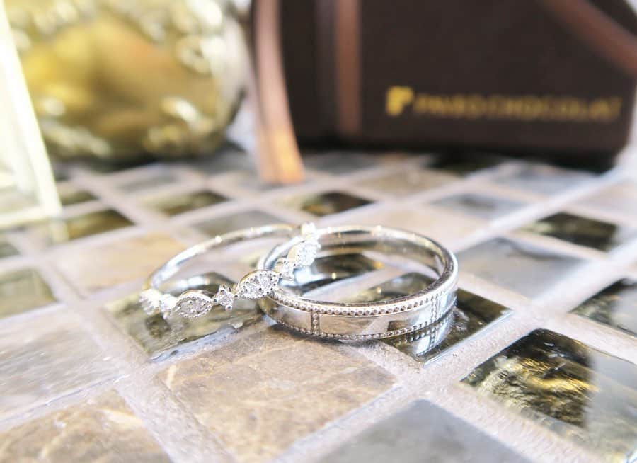 Muqbel ムクベルさんのインスタグラム写真 - (Muqbel ムクベルInstagram)「． ． 【PAVEO CHOCOLAT】 リング名:ジョワ 意味:永遠の喜び ． ファッション性が高くオシャレにつけて頂ける婚約指輪と、アンティーク調のデザインが特徴的な結婚指輪💖 重ねづけでより華やかな印象に✨ ． ． Open☞  11:00〜20:00 Close☞  水曜日定休 TEL☎︎ 098-982-7018 ****************************************************** #muqbel #anniversary #bridal #oceanview  #沖縄 #北谷 #ブライダルリング #マリッジリング #エンゲージリング #プロポーズダイヤモンド #ブライダル #プロポーズ #プレ花嫁 #結婚式 #指輪 #婚約指輪 #結婚指輪 #ウェディングドレス #ブライダルショップ #ウェディング #ムクベル #海 #景色 #ウェディングフォト #前撮り #PAVEOCHOCOLAT #日本中のプレ花嫁さんと繋がりたい #2019夏婚 #挙式 #結婚式準備 ******************************************************」6月7日 15時26分 - muqbel_bridal