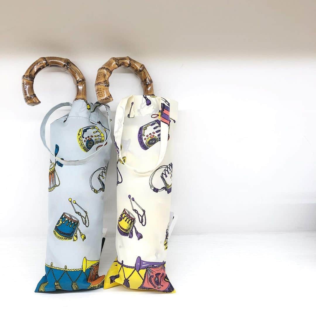 【ANN DE ARKさんのインスタグラム写真 - (【ANN DE ARKInstagram)「【PICK UP ITEM】 ・ カラフルなプリントの配色で遊び心があり、つい持ち歩きたくなる一品です🌂 晴雨兼用で紫外線対策にもオススメです😊 ・ 《manipuri》 ・ Umbrella(FOLDING) ¥14,000〜 ・ ・ お問い合わせはこちらから ⬇︎⬇︎⬇︎⬇︎ @ann_de_ark '' ・ #マニプリ #manipuri #スカーフ #日傘 #イエロー  #傘 #spring  #summer #womenstyle #coordinate #style #styling #雨の日コーデ #コーデ #コーディネート #ファッション #fashion #styling #レディース #ショップ #栃木 #宇都宮 #anndeark #arknets」6月7日 15時51分 - ann_de_ark