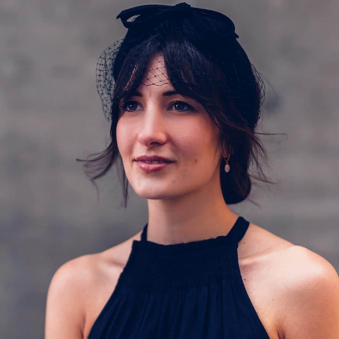 のインスタグラム：「Get ready for the races or chic summer weddings with our NEW collection of fascinators and hatinators. We love this vintage felt style (🔍: 6913980300) with netting veil... Discover more in store and online now.📸: @rosieannbutcher / @moeez. #Accessorize #Accessorizer」
