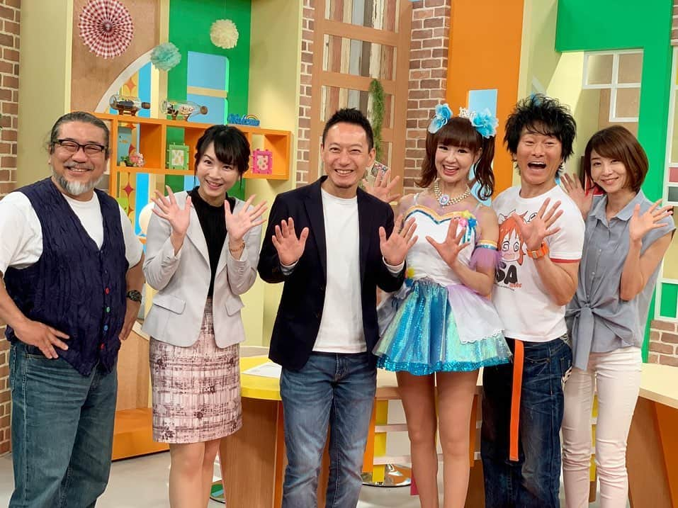 村田千弥さんのインスタグラム写真 - (村田千弥Instagram)「今日の #kbs京都 #きらきん は、スタジオに#越前屋俵太 さんと京都大学准教授の山内裕先生がいらっしゃいました✨ いろんな分野に明るい俵太さん、現在は京大で #京大変人講座 をされているそうですよー！ そして、かつみさゆりさんのマネージャーさんが新たに変わられるそうで記念に📸」6月7日 16時05分 - chr.0429