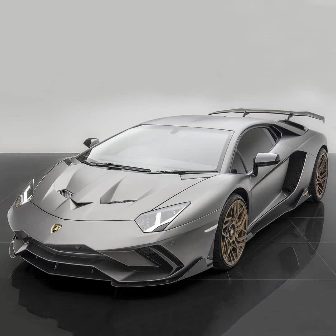 HYPEBEASTさんのインスタグラム写真 - (HYPEBEASTInstagram)「#hypeAF: @onyxconceptofficial has added its bespoke touch to the @lamborghini Aventador. Named the Aventador SX, this custom supercar takes on Onyx Concept’s signature matte-black shade with bodywork that’s equally stealthy, diamond-shaped windows that enhance the look of the engine and multi-spoke wheels in a bronze color. Photo: Onyx Concept」6月7日 16時19分 - hypebeast