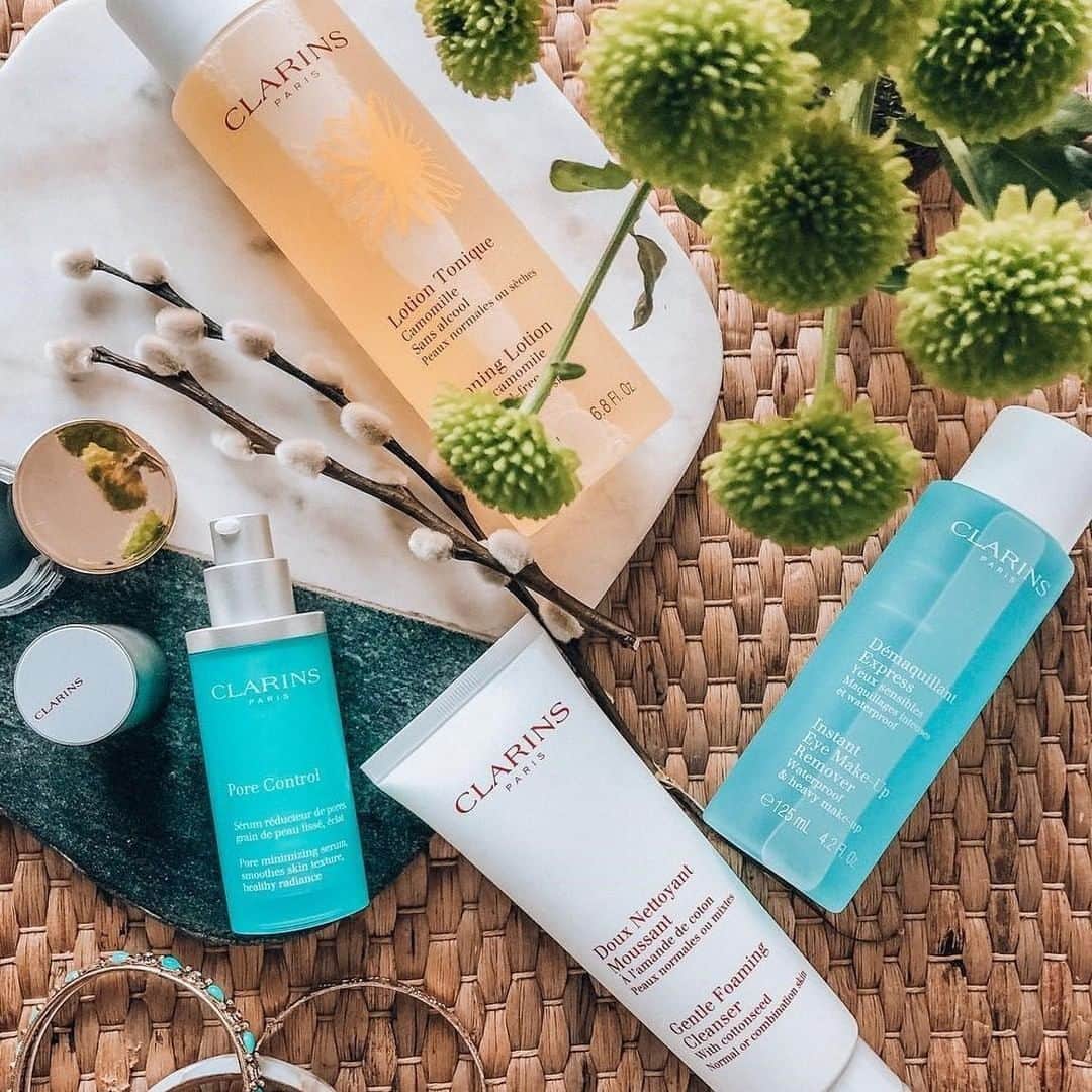 ClarinsUKさんのインスタグラム写真 - (ClarinsUKInstagram)「On today's menu: Seriously dewy skin ✨ Our plant-powered formulas give your skin the TLC it needs for non-stop glow. Regram: @agathapollano  #Clarins #ItsAllAboutYou」6月7日 16時35分 - clarinsuk