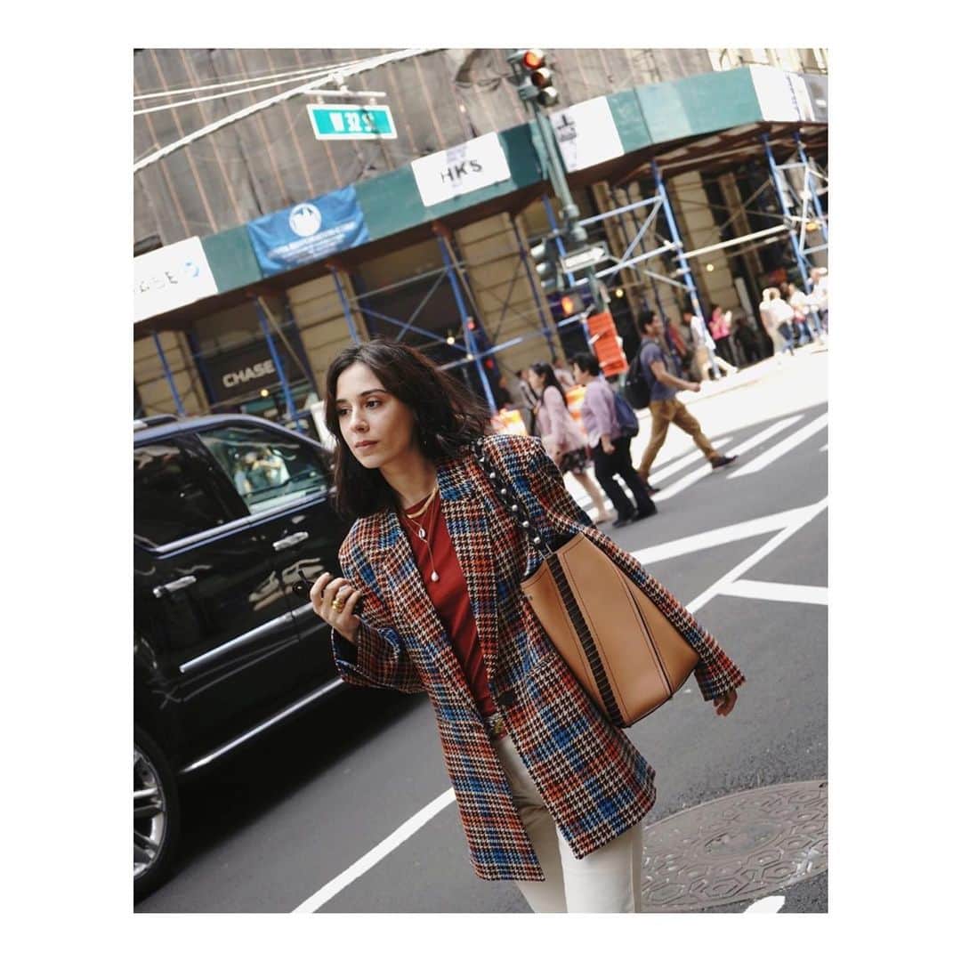 のインスタグラム：「#NYC #girl @nylane 🥰 in #prefall19 #dorotheeschumacher #TheMuse #newyorkstreetstyle #streetstyle #newyork #fridays #mood #colors #check #checkblazer #pattern #acolorfulmind」