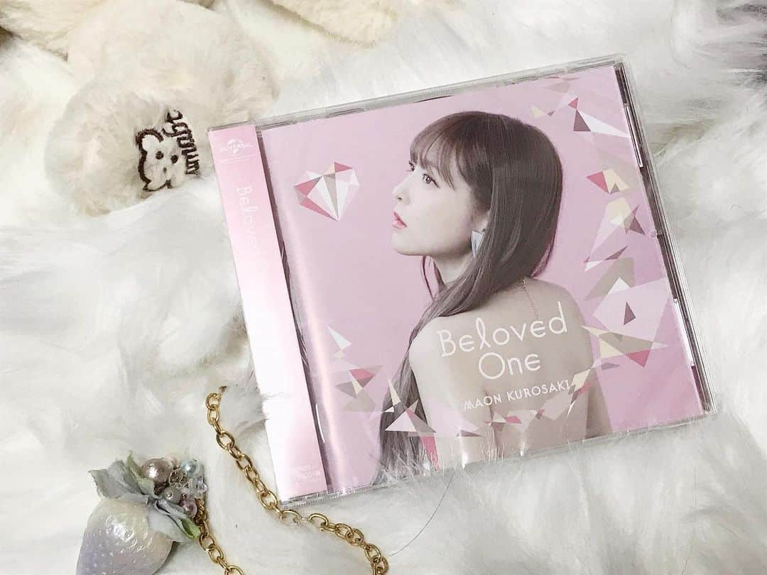 黒崎真音さんのインスタグラム写真 - (黒崎真音Instagram)「こちらが通常盤  背中！  Beloved One 6.19 release #黒崎真音 #Belovedone #ビラブ #ニューアルバム #出来たばかり #album #newalbum #anison #アニメソング」6月7日 16時29分 - maonkurosaki922