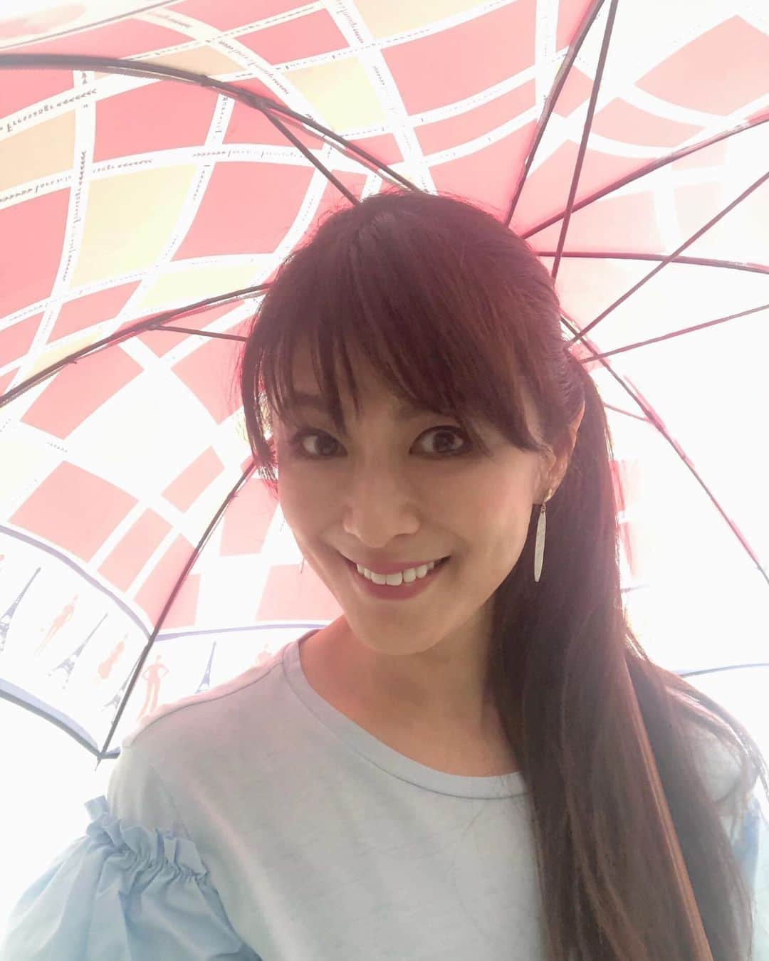 山田佳子さんのインスタグラム写真 - (山田佳子Instagram)「rainy day…☔️﻿ ﻿ #お気に入り﻿ #傘﻿ #umbrella #週末は雨 #もう梅雨入りかな  #金曜日 #yoshiko」6月7日 16時41分 - yoshiko117