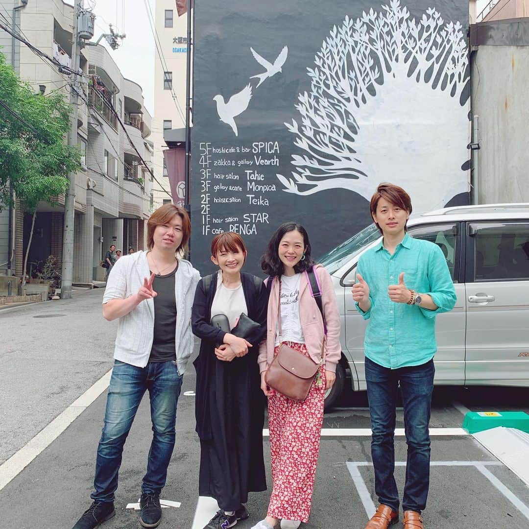 上野まなさんのインスタグラム写真 - (上野まなInstagram)「大阪 #星カフェspica  にて、プラネタリウムLive♫ 神秘的な空間だったな😇 真っ暗な照明の中、音楽と言葉で星空の旅✨  思い出に残るステージとなりました🌌🌟🌏💫 ありがとうございました♡  #プラネタリウム #live #ウクレレ弾き語り #上野まな #林ももこ  ギタリスト#渡邊幸啓 #石神裕也」6月7日 16時43分 - managram18