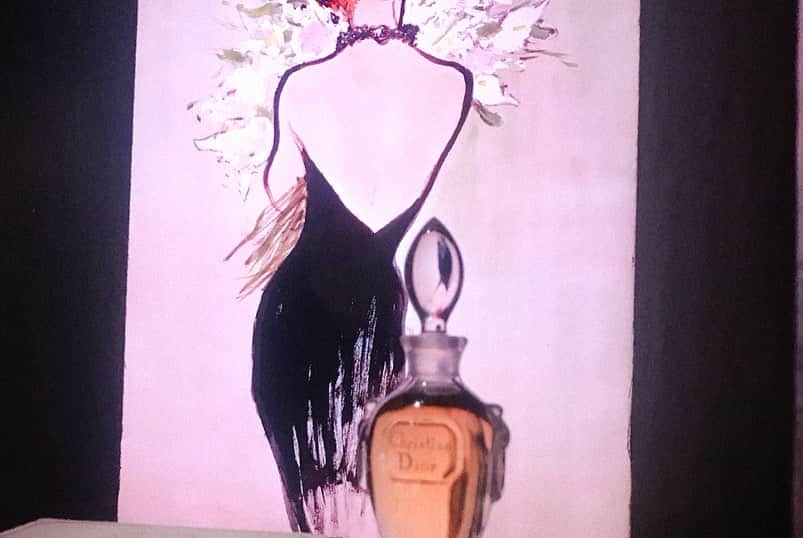 吉田沙世さんのインスタグラム写真 - (吉田沙世Instagram)「MISS DIOR LOVE N'ROSES🌷 知られざるミス ディオールの歴史や 魅力が沢山詰まった展覧会でした✨ こちらのドレスも @dior のものなのですが とてもしなやかで歩くだけで上品な女性らしさを 作り出してくれるドレスはディオールの 物作りにおける素晴らしさを感じました💕 展覧会ではその世界観を感じることができます。 ぜひ展覧会も足を運んでみてください🙏✨ @diorparfums  #missdiorexhibition  #ミスディオール展覧会」6月7日 16時52分 - sayobaby