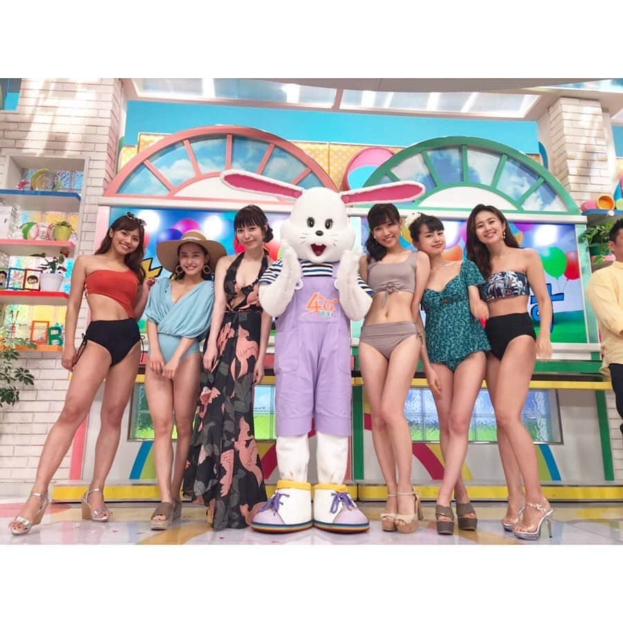 安藤絵里菜さんのインスタグラム写真 - (安藤絵里菜Instagram)「つづき✍️ 写真ぼけぼけ🤣笑 . 今年の水着ショーのパンツの中はハイウエストパンツでした👙 プライベートでは小さめの水着が好きなので、今回初ハイウエスト。 骨盤周りが全て隠れますし、色も黒なのでとてもシェイプアップ効果が🤘 足も長く見えますのでオススメです。阪急百貨店さんで購入できます❤️ . レイール ○ブラトップ 10.584円 ○インナーパンツ 6.372円 ○パンツ  11.000円 . . それから、ストーリーズにあげた着圧ソックスのお問い合わせを多数頂いたのでお答えしますね💛 . 私はギロファさんのコンプレッソフィクスサポーターのSサイズを愛用しています。 圧が強めが好みなのでSサイズで。Sサイズですが太ももまで伸びますよ😊 私は薬局で売っているものでは物足りなく…医療用の着圧ソックス🧦を愛用してます💓 生理前やよく歩いた日、大切な日の前日や同じ姿勢でずっといた日の夜にこれを履くと翌朝スッキリします😊 ぜひお試しを✨ネットでも買えます！ . . しかし…5年前の太っていた頃の自分が将来こんな風に堂々と水着を着る事が出来るなんて夢にも思っていなかった。。。 😂💦💦 . . #リポーター#おは朝#安藤絵里菜#ダイエット#公開ダイエット#産後ダイエット#摂食障害#食べたい#痩せたい#綺麗になりたい#ヨガ#ヨギーニ#筋トレ#筋トレ女子#美尻#小顔#美脚#ダイエット仲間募集#水着#食べて痩せる #instagood#instadaily#followｍe#f4f#swimwear」6月7日 16時45分 - andoerina_official