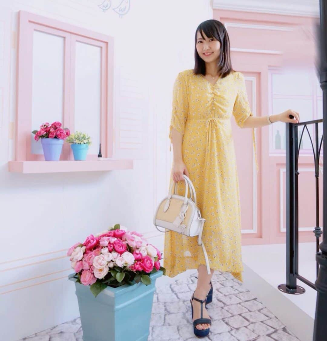 三浦泉さんのインスタグラム写真 - (三浦泉Instagram)「* 先日のコーデ 💄👗👠💕 * #onepiece → @u_dresser  #sandal & #bag → @katespadejapan * イエローの小花柄が好みなワンピ👗♥️ 裾はちょっと長かったのでセルフでお直ししちゃいました✨ ✨✂️ ฅʕ •ﻌ• ʔฅ♬*ﾟ * * #コーデ  #コーディネート #ファッション #ケイトスペード #udresser  #izumiコーデ 🎀 #izumileコーデ #イズミールコーデ #大人可愛い #大人可愛いコーデ」6月7日 17時02分 - princessizu1201