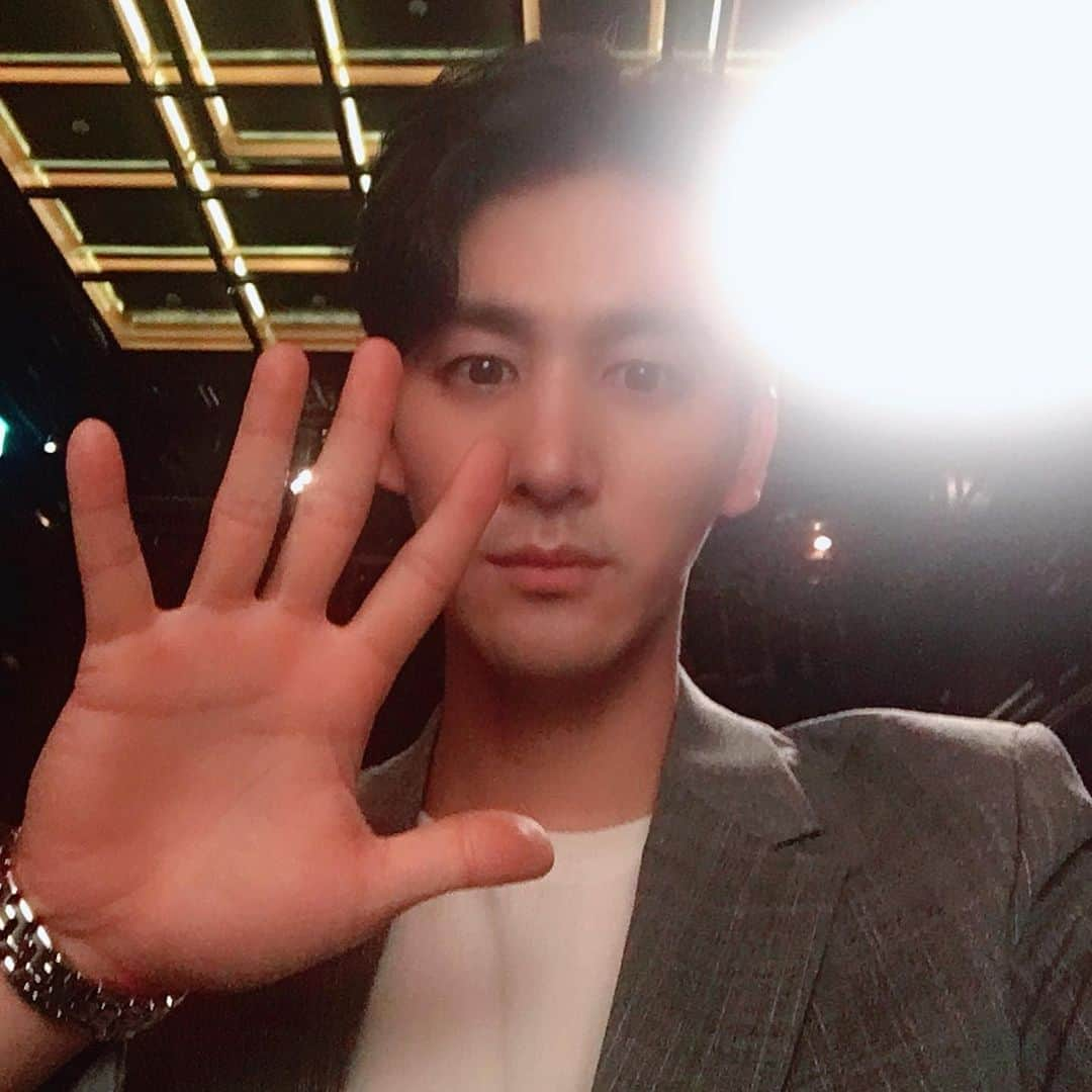 オ・チャンソクさんのインスタグラム写真 - (オ・チャンソクInstagram)「#✋」6月7日 16時53分 - ohchangseokk