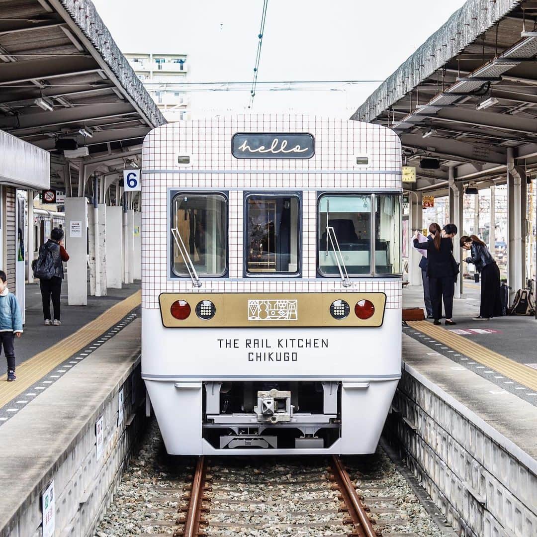 Hanako公式さんのインスタグラム写真 - (Hanako公式Instagram)「【#HanakoTravel】﻿﻿﻿﻿﻿ 📍今回は福岡県・大牟田市〜柳川市〜久留米市〜うきは市へ。旅したのは @sayuvanilla318 さん。地域を味わう列車に乗って福岡県筑後エリアを楽しみました🚃﻿ ﻿﻿﻿﻿﻿ 西日本鉄道から新しく運行が開始された「THE RAIL KITCHEN CHIKUGO」。“hello”と書かれた方向幕に胸を躍らせながら、いざ乗車。﻿ ﻿ #Hanako #Hanako_magazine #Hanako30th  #カメラ女子 #東京カメラ部 #女子旅 #絶景 #traveling #tripstagram #タビジョ #THERAILKITCHENCHIKUGO #福岡 #fukuoka #福岡旅行 #福岡グルメ #福岡カフェ #福岡旅  #福岡カフェ巡り #福岡スイーツ #japantrip #おやつ #スイーツ巡り #カフェ巡り ﻿﻿ ﻿﻿﻿﻿ 📣#Hanakotravel では4人のインスタグラファーが国内外のいろいろな土地を旅して、誌面とInstagramの両方で素敵な写真をお届しています。」6月7日 17時07分 - hanako_magazine