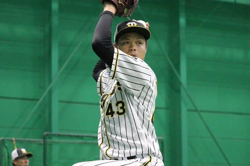 阪神タイガースさんのインスタグラム写真 - (阪神タイガースInstagram)「今日から甲子園に帰ってきての3連戦です！試合前の室内での練習の様子です！ #ランディメッセンジャー 選手 #守屋功輝 選手 #岩田稔 選手  #近本光司 選手 #原口文仁 選手 #阪神タイガース #ぶち破れオレがヤル」6月7日 17時13分 - hanshintigers_official