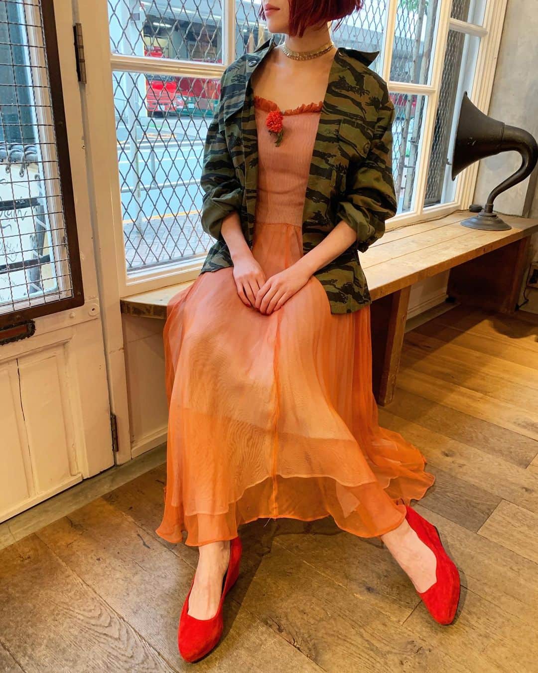 のインスタグラム：「💋New Arrivals💋 50's レッドチュールベアドレス ・ ・ タイガーカモフラージュシャツ ・ ・ 90's メタルチョーカー ・ ・ 90's レッドスエードシューズ ・ ・ #birthdeath  #vintage #fashion #tokyo #shibuya」
