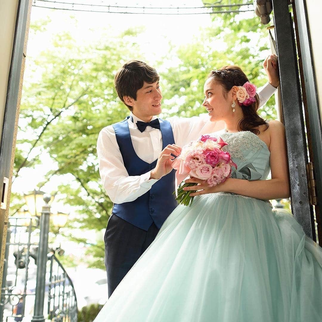 ホテルモントレウェディング【公式】 のインスタグラム：「♥ ￣￣￣￣￣￣￣￣￣￣ @montereyweddingをフォローして 『 #モントレ花嫁 』『 #ホテルモントレ』の タグをつけて投稿してくださいね＊*. . 披露宴会場やお好みに合わせて 選べるカラードレスの数々☆ 運命の1着をご提案致します！ ---------- @hotelmontereysendai_wedding の提携ドレスショップ @bridarium_mue_sendai . ◆ホテルモントレ公式HPはこちら* https://www.monterey-wedding.jp . #モントレ #モントレ花婿 #dressy花嫁 #プレ花嫁 #marry花嫁 #卒花 #marryxoxo #wedding #weddingceremony #weddingreception #weddingparty #weddingdress #dress #flower #weddingbouquets #プラコレ #結婚式場 #ウエディングニュース  #日本中のプレ花嫁さんと繋がりたい #結婚式 #パーティー #披露宴 #ホテルウェディング #ウェディングドレス #カラードレス #ドレス迷子 #ドレス」