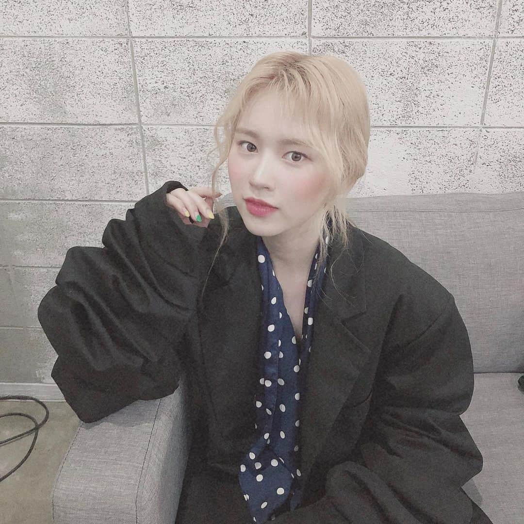 Weki Mekiさんのインスタグラム写真 - (Weki MekiInstagram)「[#윜밐시선] . 데이즈드 화보 비하인드 . #위키미키 #WekiMeki #엘리 #Elly」6月7日 17時29分 - weki_meki