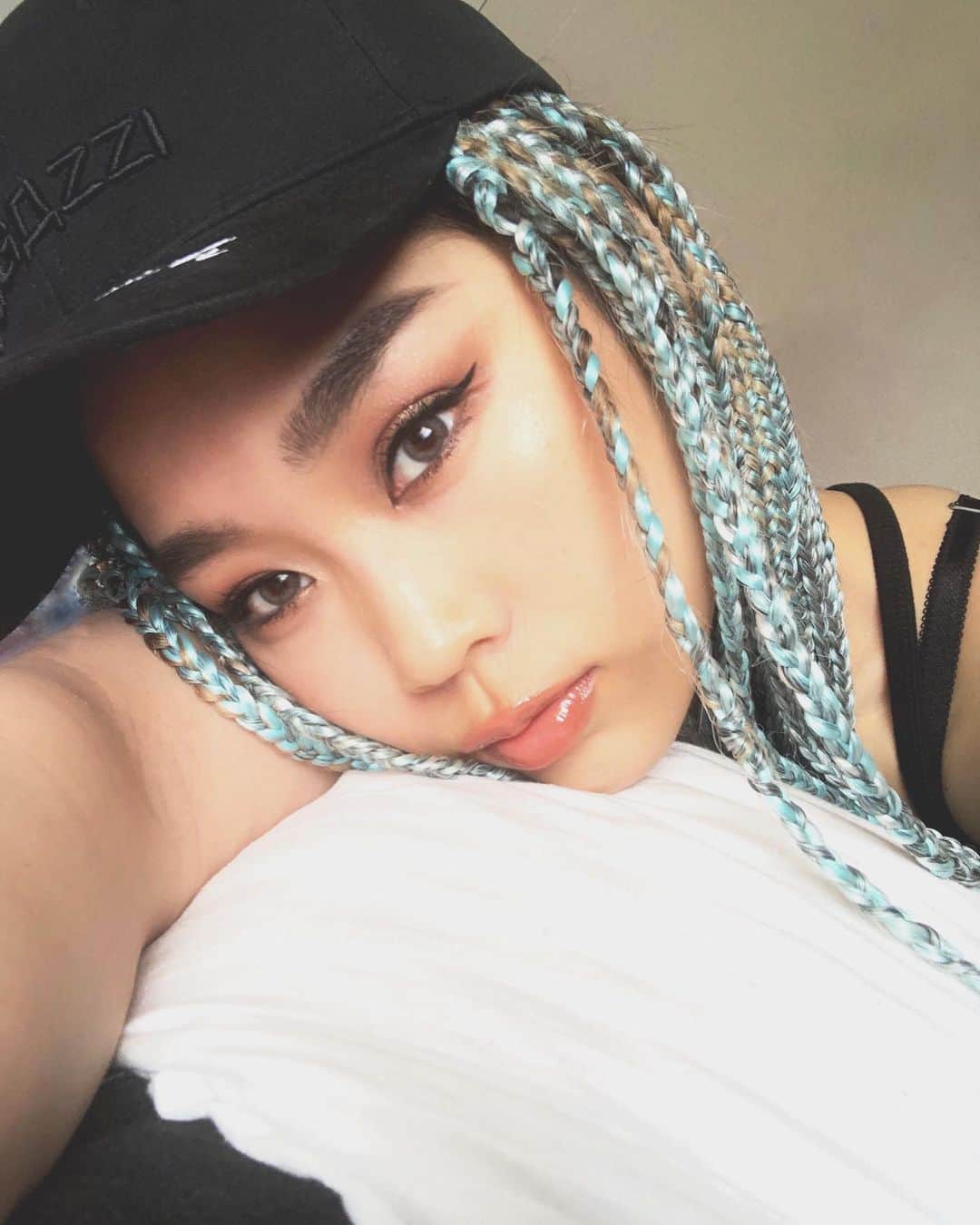TOKINEのインスタグラム：「ブレイズにも随分慣れました💕 スーパー可愛いキャップは @_juemi_  @bybamsterdam 🔥🔥 8日にWEB発売スタートとな❤️ #デザインも形もお気に入りです😘 #juemiのみなさま #いつもありがとうございます💕」