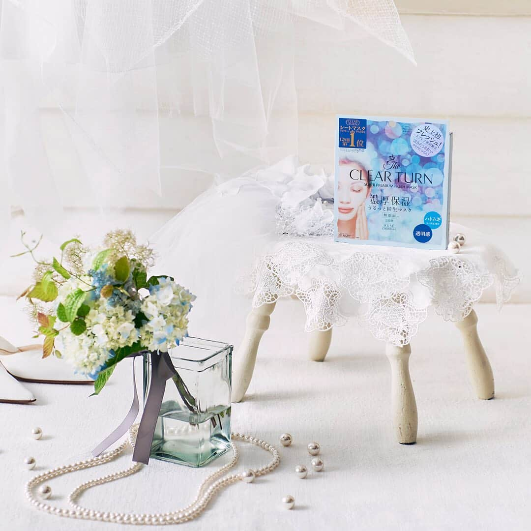 CLEAR TURN（クリアターン）さんのインスタグラム写真 - (CLEAR TURN（クリアターン）Instagram)「・ 👰🤵 ジューンブライドは多くの女性の憧れ 雨の雫をセラムに変えて ・ クリアターン プレミアム フレッシュマスク ・ 究極のキレイにこだわり、空気を抜いた状態で「つくりたての美容液」を密封しました。 「つくりたての美容液」にはヒアルロン酸の5倍もの保湿力を持つという天然保湿由来成分「サクラン®︎」を使用しています。  いつでも新鮮！肌へのフレッシュな潤いを与える、クリアターンオリジナルの技術です。  まるで熟睡したかのような肌に導きます。 ・ 💠ブルー💠 透明感きわだつ、みずみずしい肌へ ・ 🌸ピンク🌸 潤いのある、超しっとり肌へ ・ 🌼イエロー🌼 ハリを感じる、つややかな輝く肌へ ・ #KOSE #コーセー #CLEARTURN #クリアターン #フェイスマスク #シートマスク  #美肌効果 #乾燥肌対策 #美肌 #美肌ケア #保湿ケア #スキンケア #フレッシュマスク  #美白 #うるおいマスク #美容液 #うるおい美肌 #フレッシュマスク #お気に入りコスメ #プラコスメ #コスメ好きさんと繋がりたい #プチプラコスメ #粉紅色 #面膜 #花嫁 #スキンケア好き #junebride  #おすすめスキンケア #ジューンブライド」6月7日 17時34分 - clearturn_jp