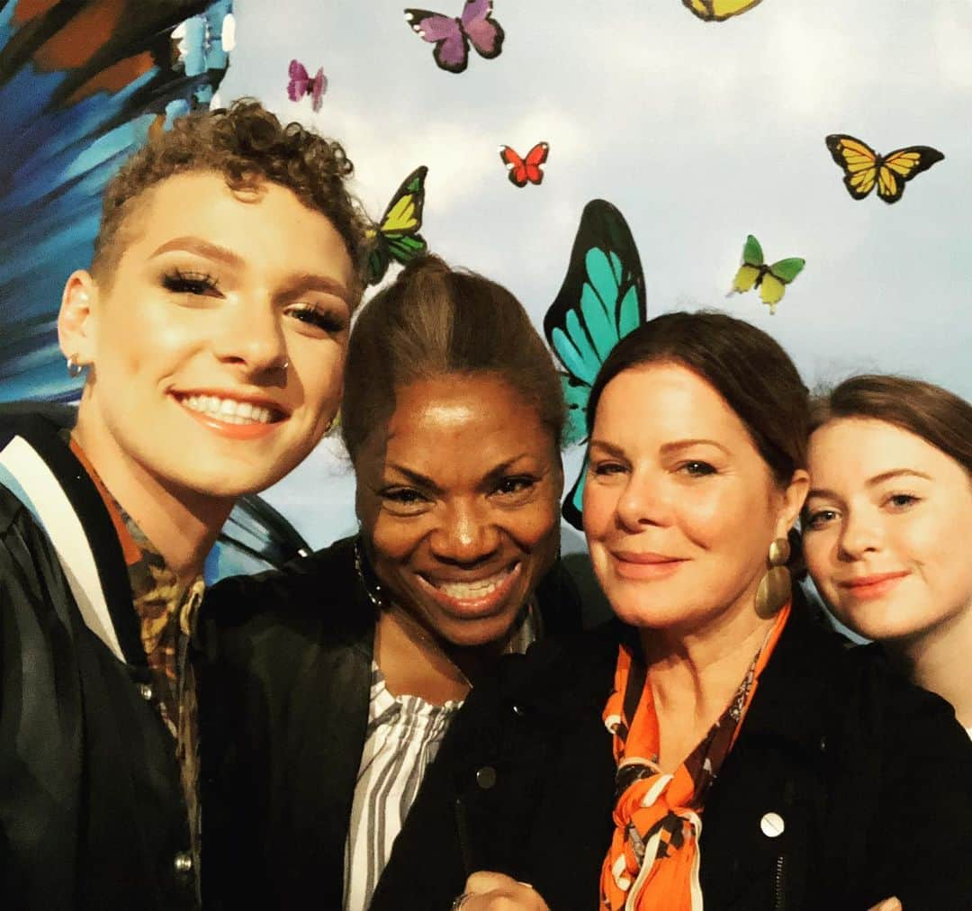 マーシャ・ゲイ・ハーデンさんのインスタグラム写真 - (マーシャ・ゲイ・ハーデンInstagram)「Turning caterpillars to butterflies! This woman @debkberger runs @heartsofgoldnyc. She spearheads a program and inspires volunteers as she raises up a community of women fleeing violence w their children. Deb funds a new start. A second chance. A new life. College. Jobs. Hope. Thank u deb (my kids call her mom) for your entire life vision. Love u. @shuttersca great dinner! If u want to be a part of this, check out @heartsofgoldnyc!」6月7日 17時42分 - mgh_8