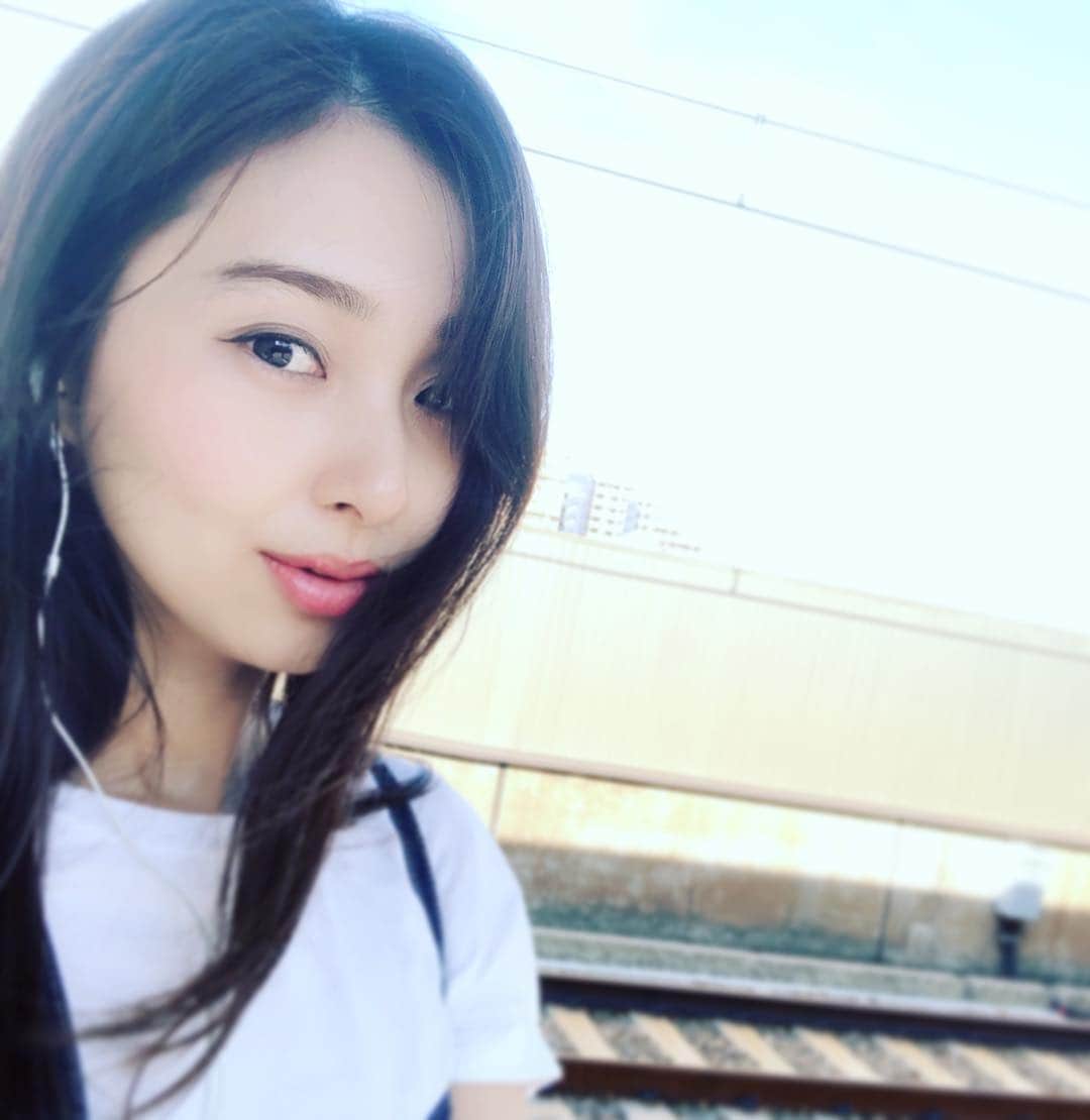 阪井あゆみさんのインスタグラム写真 - (阪井あゆみInstagram)「梅雨入りですかね👀☔️🚉🇯🇵 #嫌いじゃない #この湿度 #四季があるって素晴らしい」6月7日 17時46分 - ayumisakai0121